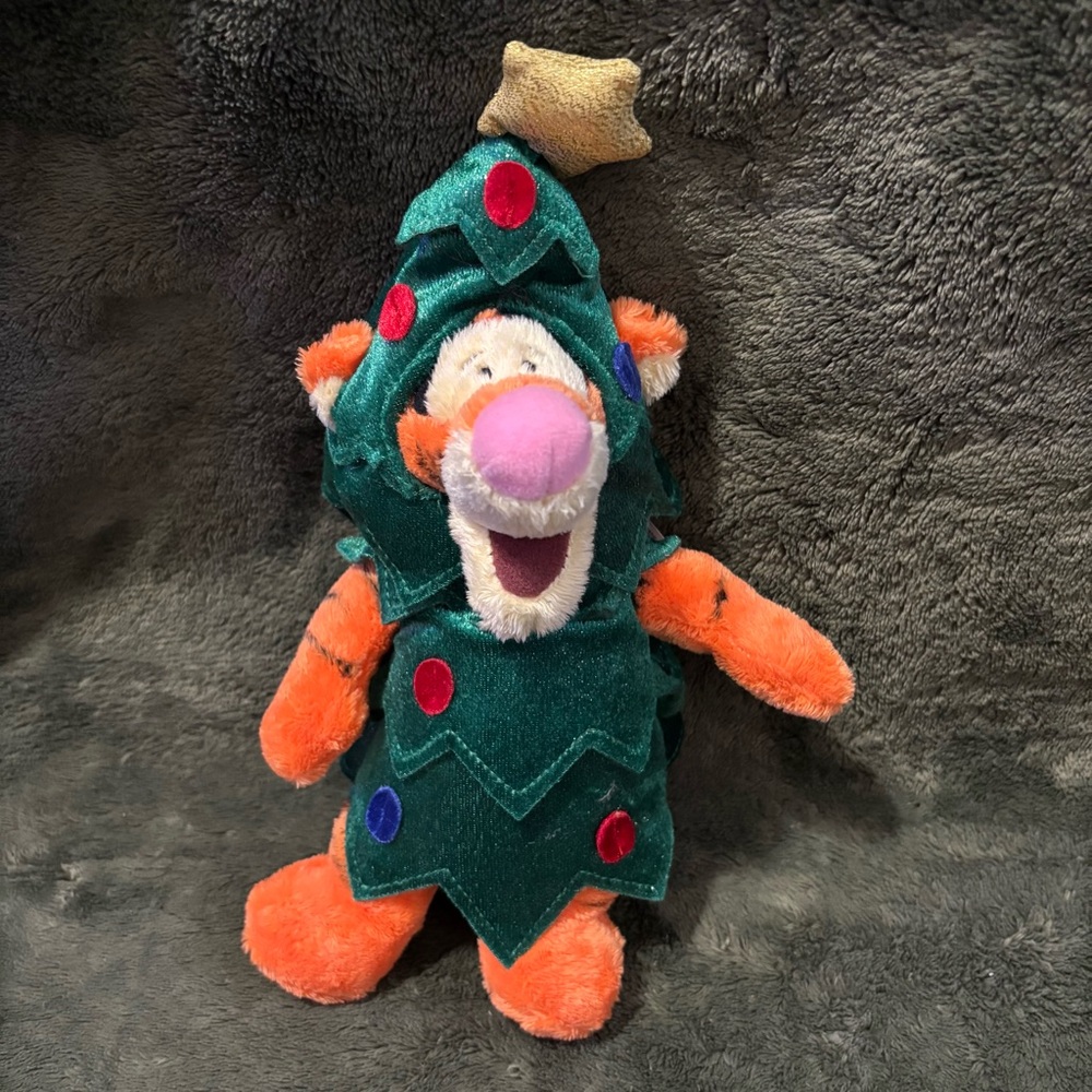 Disney Store Exclusive Tigger Christmas Tree Plush 11” Winnie the Pooh w/ Tag